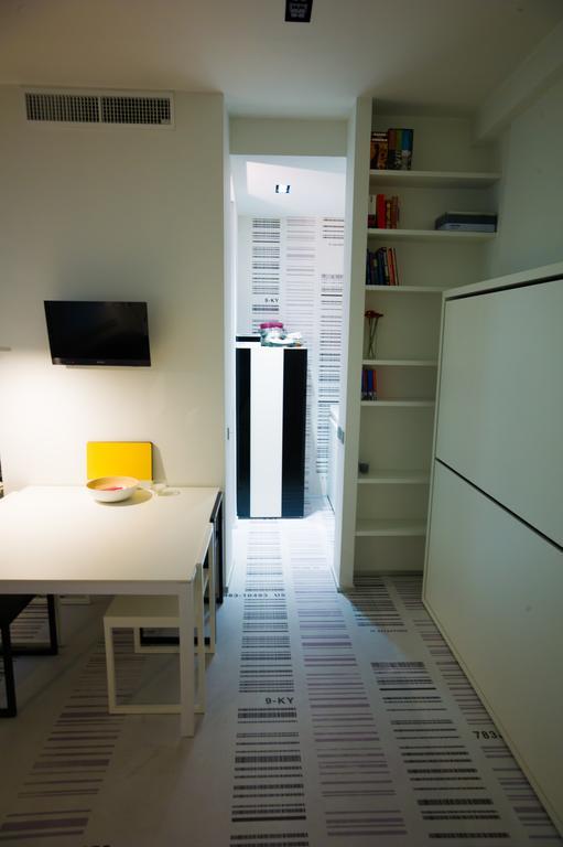 Stylish Mini In The Heart Of Milano Apartment Room photo